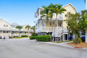 Coral Garden by AvantStay Great Location w Balcony Shared Pool